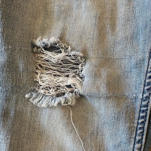 Hollister Women’s Low Rise Ripped Skinny Jeans - Picture 7 of 7